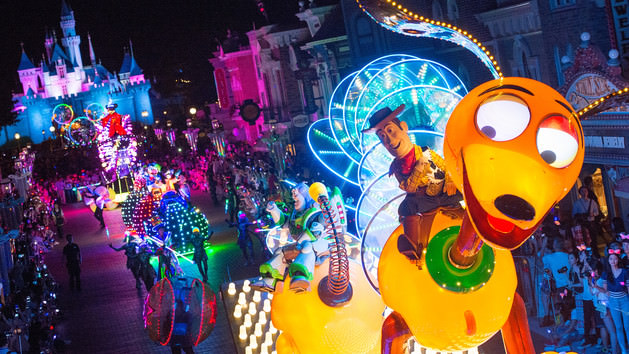 hkdl-ent-disney-paint-the-night-parade-hero-00